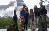 Com nosso grupo na Isla Ratón, em frente ao Salto Angel, no Parque Nacional Canaima, no sul da Venezuela